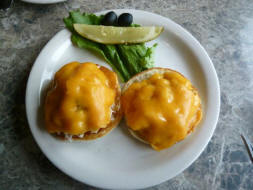 http://media-cdn.tripadvisor.com/media/photo-s/02/31/56/a3/crab-sandwhich-on-english.jpg